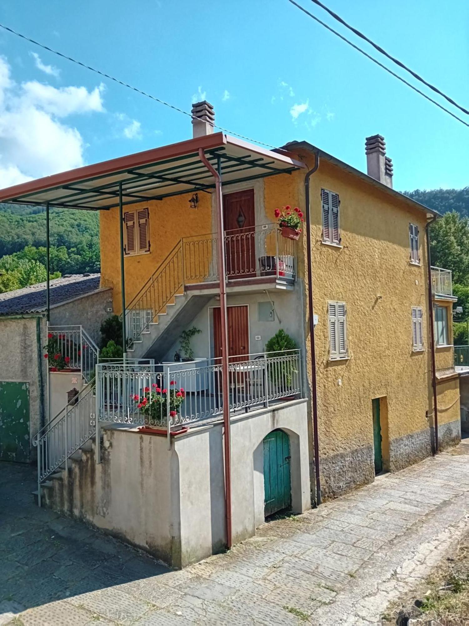 Agriturismo Ghirlanda Norma Rita Carrodano Inferiore Buitenkant foto