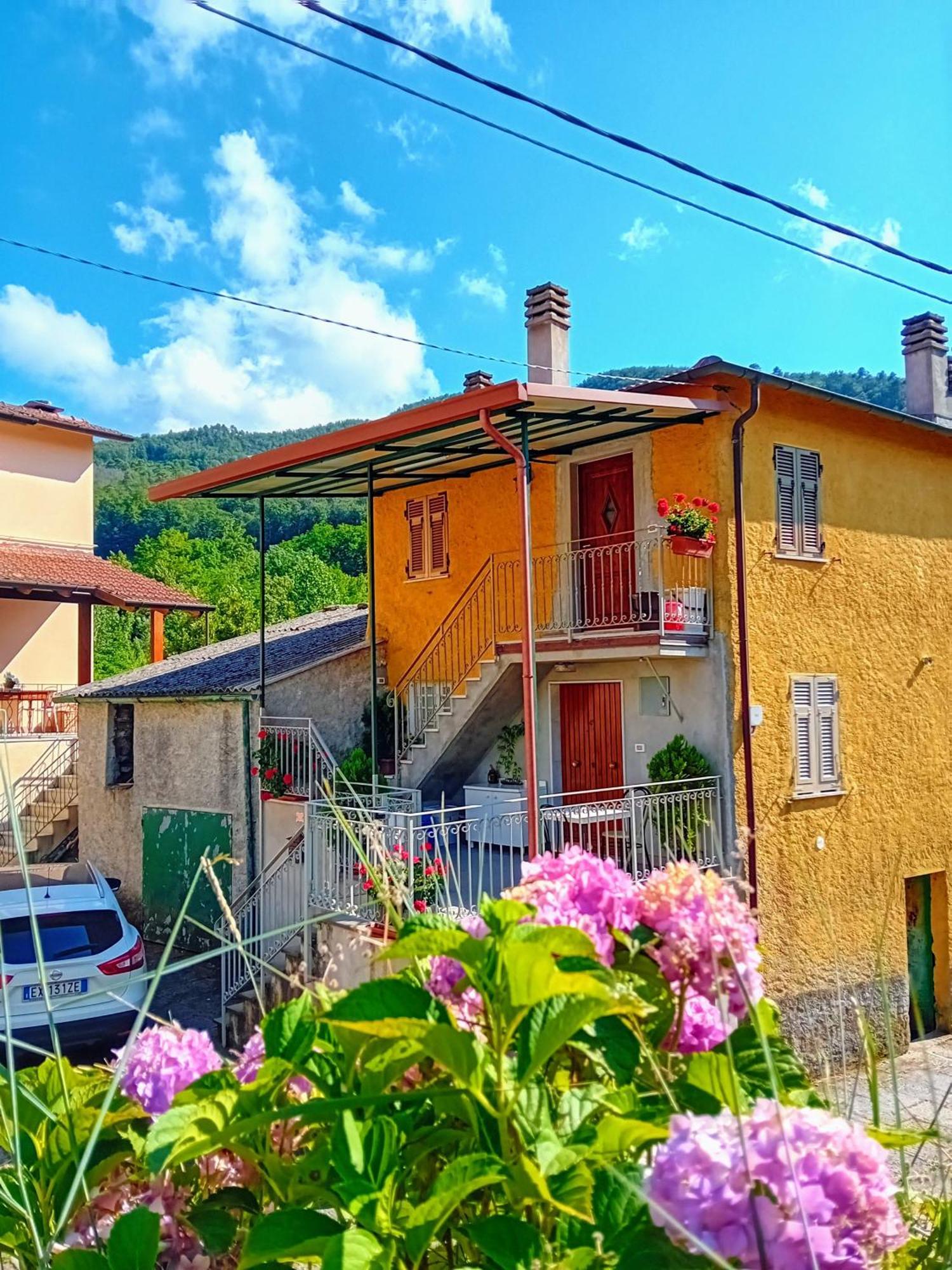 Agriturismo Ghirlanda Norma Rita Carrodano Inferiore Buitenkant foto